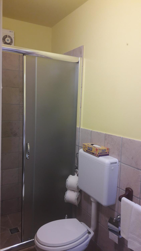 Bathroom 3, Palazzo Mellacqua, Lecce