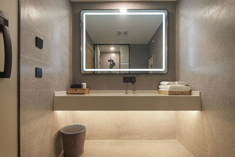 Bathroom 5, ALL IN LIGHT LUXURY HOTEL, Phnom Penh