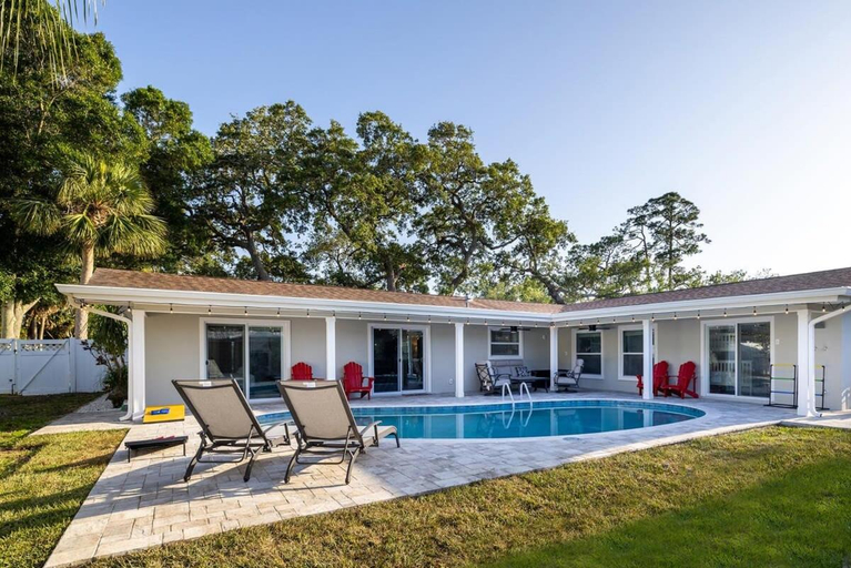 Sport & Beauty 2, 3 Mins to Beach Heated Pool Ping Pong Pool Table, Pinellas