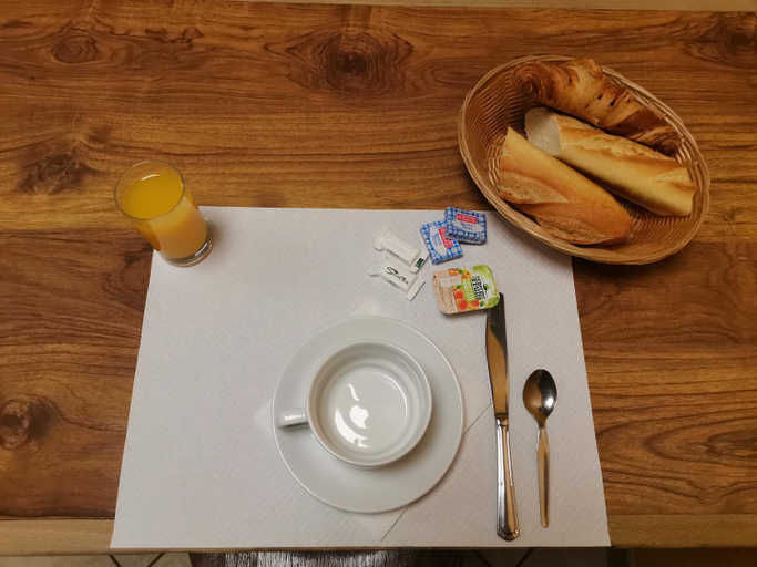 Food & Drinks 3, Hotel Bar des Arenes, Landes