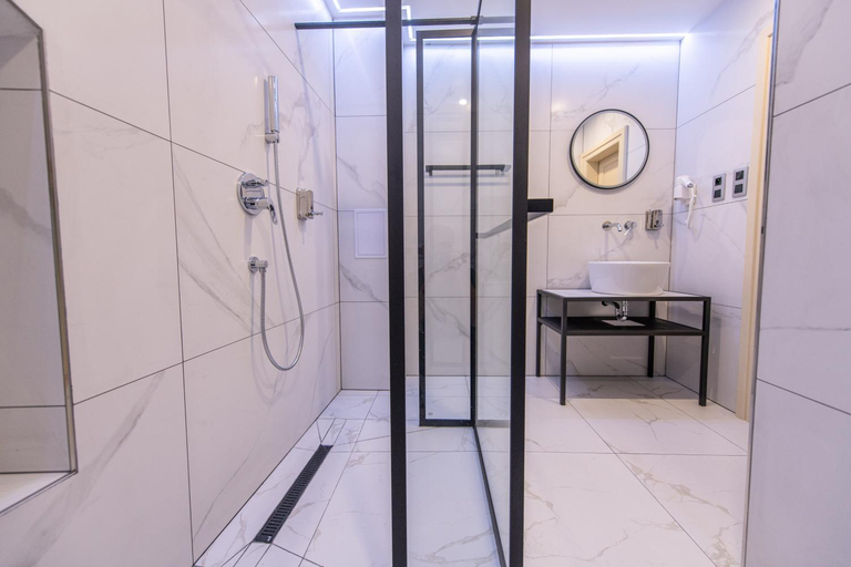 Bathroom 3, Prague Locals Monastery Apartments, Praha 1