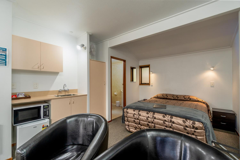 Others 4, Centennial Court Hotel, Central Otago