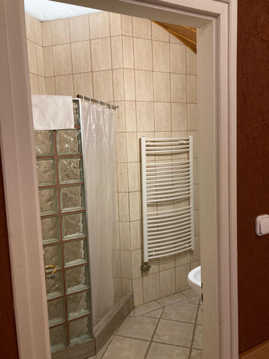 Bathroom 3, Nautilus Restaurant and Guesthouse, Dabasi