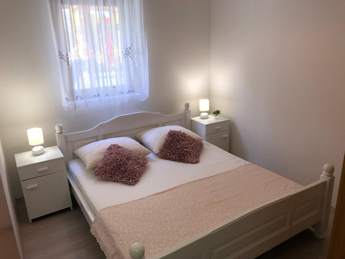 Others 2, Apartments Vrdoljak, Pag