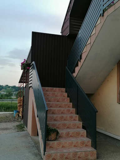 Others 2, Hostel Poslon, Radoboj