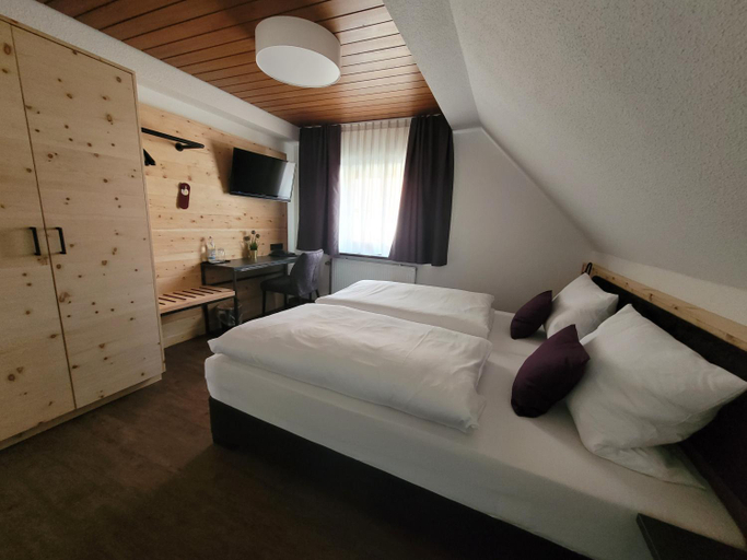 Bedroom 2, Hotel zum ehem. konigl. Bayr. Forsthaus, Tirschenreuth