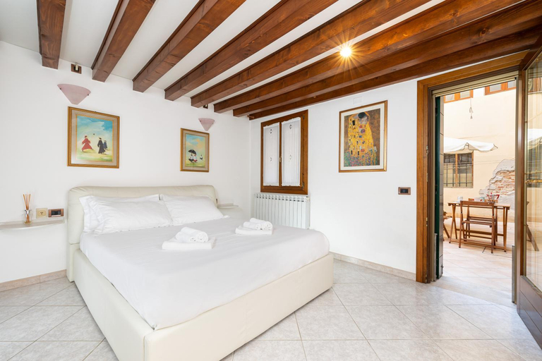 Bedroom 2, Ca Giardini Apartments in Biennale by Bricola Apartments, Venezia