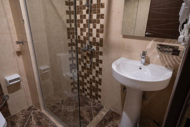 Bathroom 3, Karam Hotel فندق كرم الفندقية, Makkah