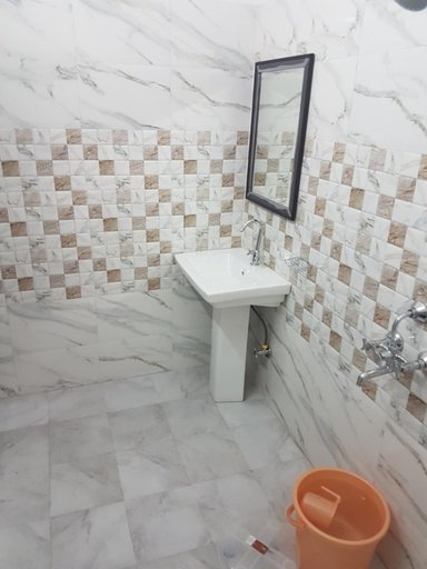 Bathroom 2, Hotel Shiv Kripa, Dehradun