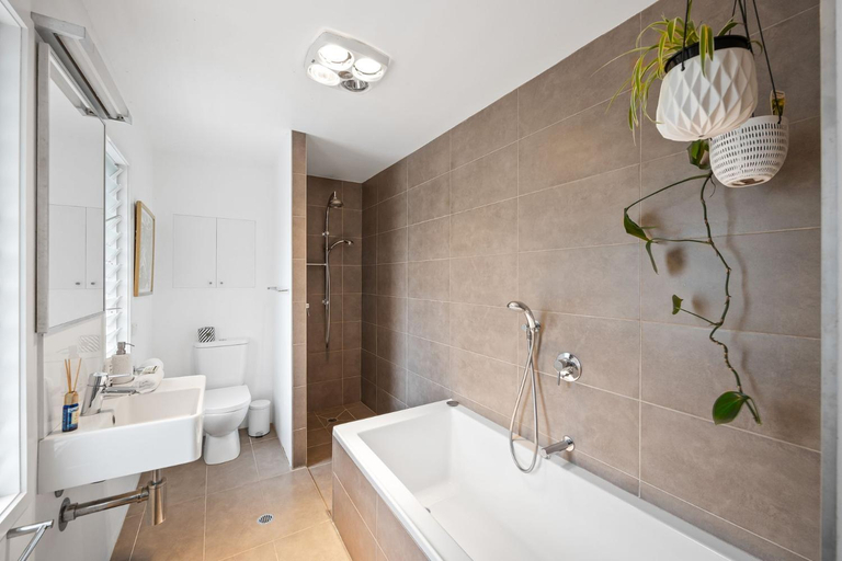 Bathroom, Summer Breeze, Noosa - Tewantin