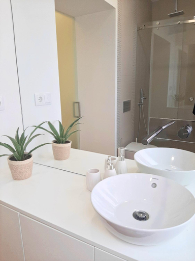 Bathroom 4, Hola Lisbon Suites, Lisbon