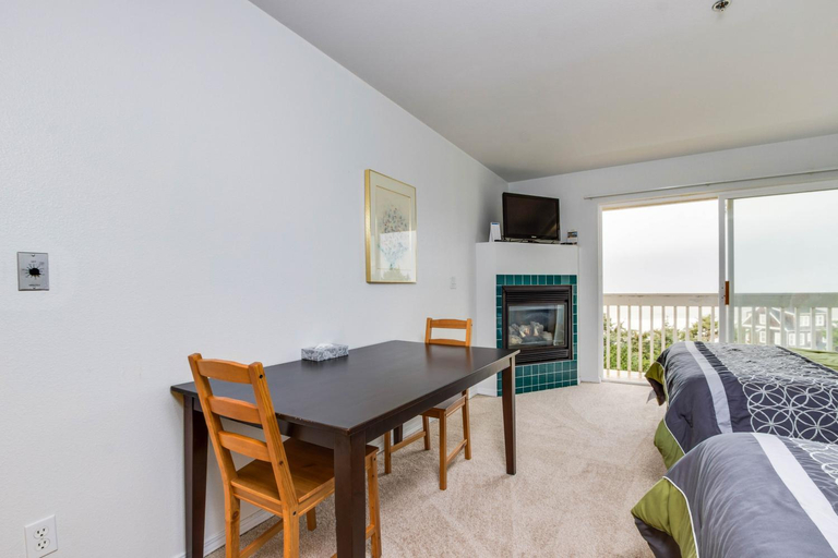 Dining Room 16
