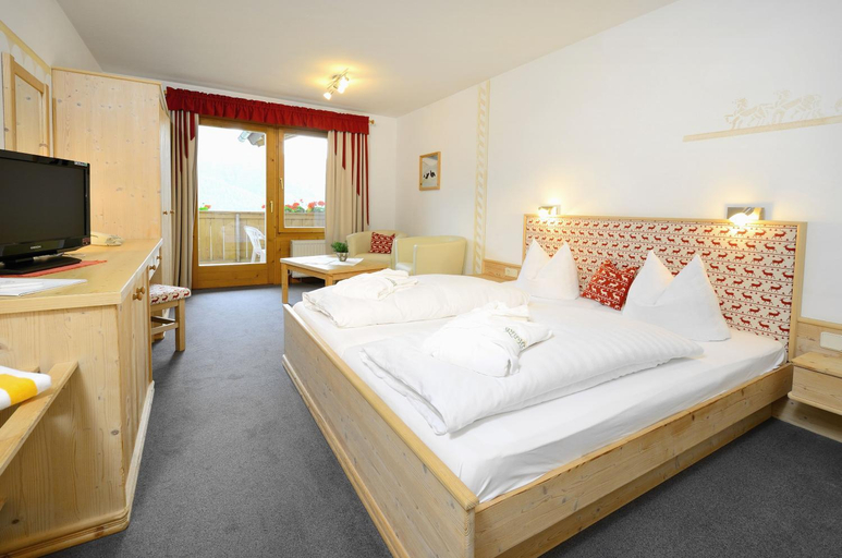 Bedroom 2, Hotel Pfleger, Lienz