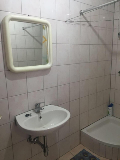 Bathroom 2, Crveno Zlato, Biograd na Moru