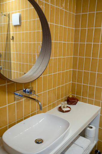 Bathroom 3, Adega Floresta Residence, Porto