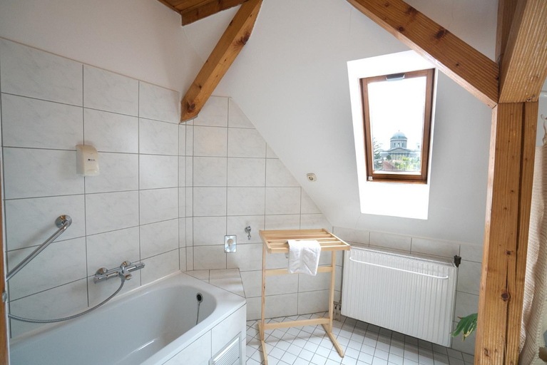 Bathroom 2, Szent Kristóf Panzió, Esztergom