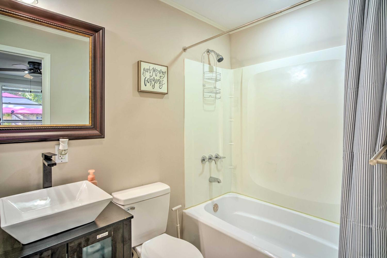 Bathroom 3, 'Blue Cottage in the Bayou' w/ Private Yard!, East Baton Rouge