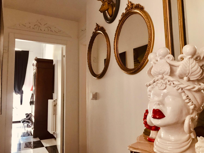Others 5, B&B dell'orologio, Bari