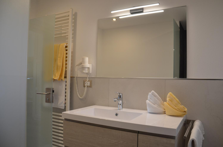 Bathroom 2, Hotel Karin, Bolzano