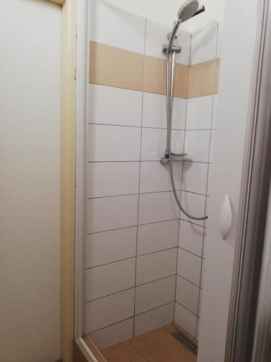 Bathroom 3, Ubytovna Nobelova, Bratislava III