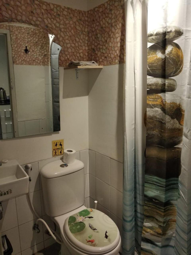 Bathroom 16