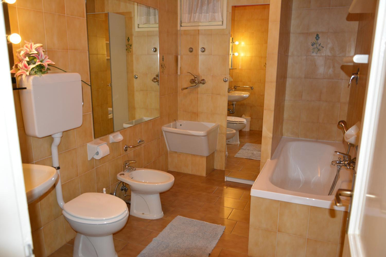 Bathroom 3, Casa del Sole, Lecco