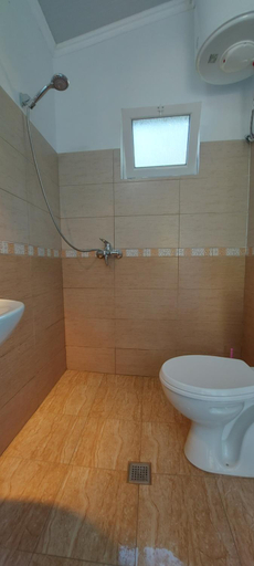 Bathroom 4, Green Forest, Beratit