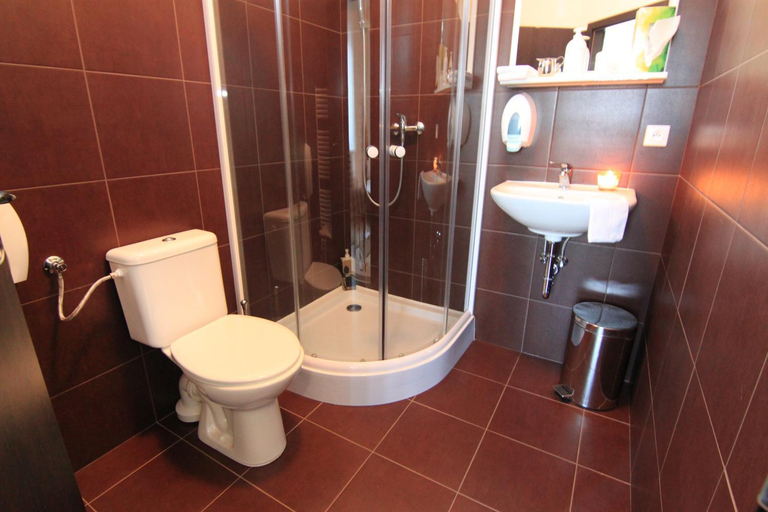 Bathroom 3, JBI Wellness, Kolín