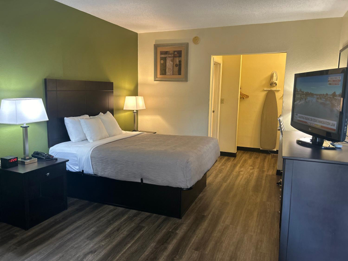 Bedroom 3, Quality Inn Tullahoma, Coffee