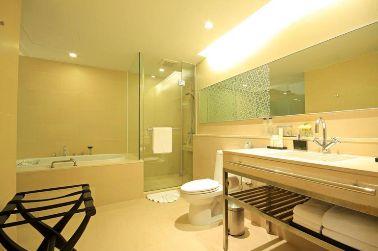 Bathroom 11