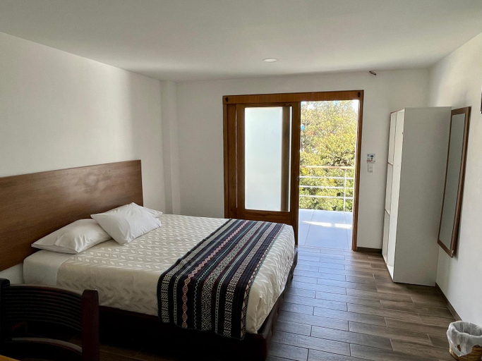 Others 5, Hotel El Geranio, Otavalo