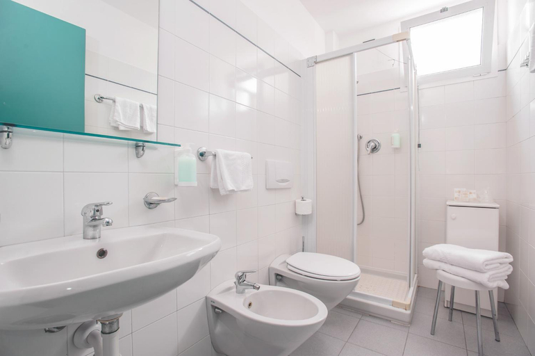 Bathroom 2, Residence Il Monello, Savona