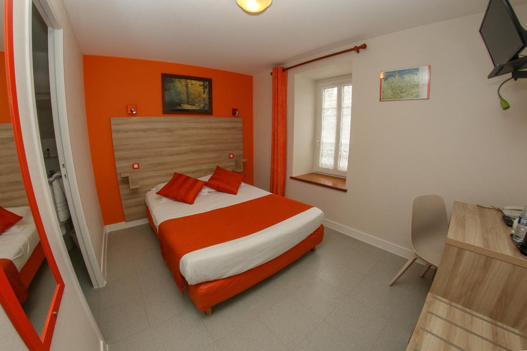 Bedroom 2, Hotel Du Cheval Blanc, Finistère