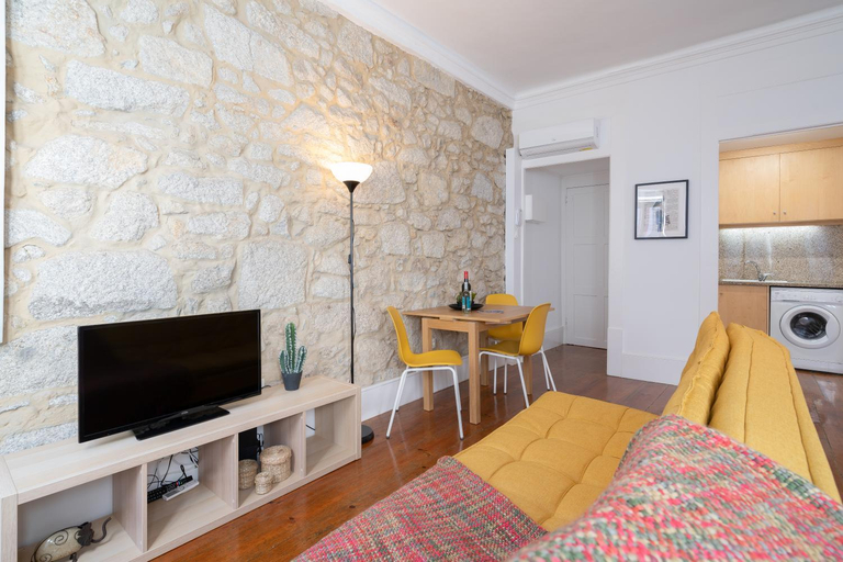 Others 3, Host Wise - Modern Studios with Terrace - Walk Everywhere, Porto