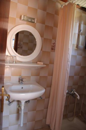 Bathroom 2, Hotel Stavris, Crete