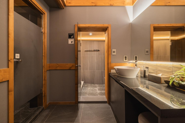 Others 2, Luxury Hanok Whispering Garden, Jongno