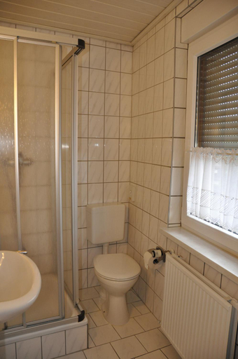 Bathroom 2, Hotel Berggarten, Schmalkalden-Meiningen
