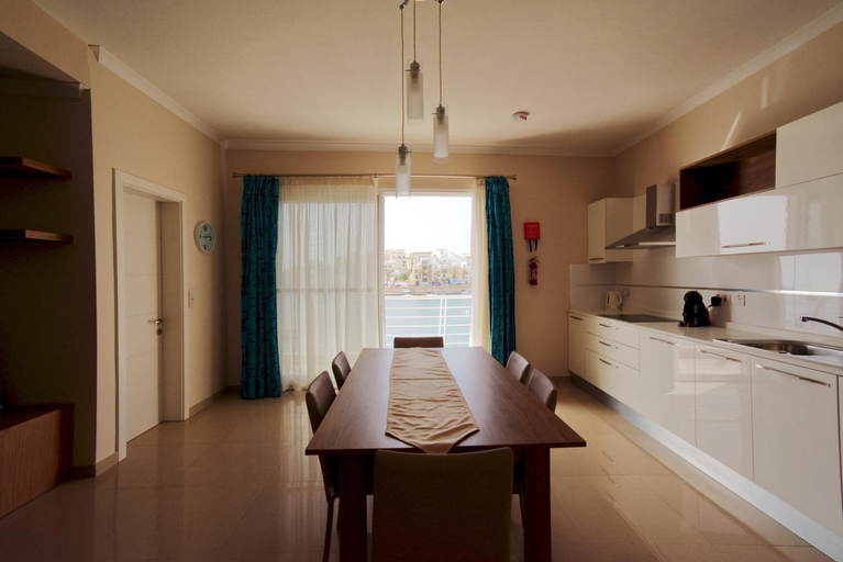 Others 4, Riviera Holiday Apartments - Seafront - Wifi