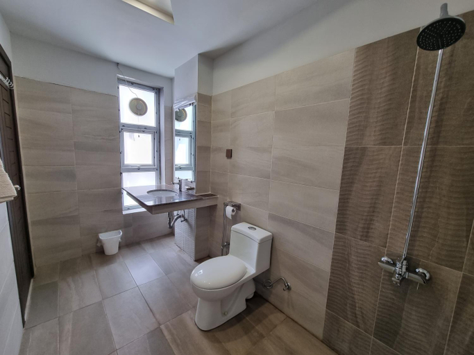 Bathroom 3, Grand Hotel Quetta, Quetta