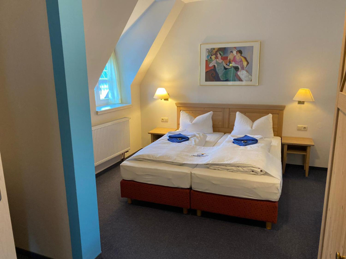 Bedroom 2, Gasthaus Zum Schlovüwirt, Neumarkt in der Oberpfalz
