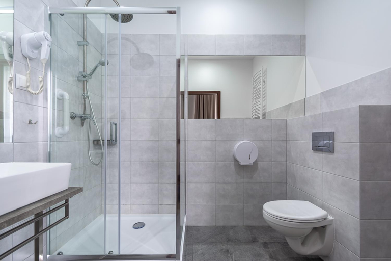 Bathroom 3, Hotel Biancas, Puck