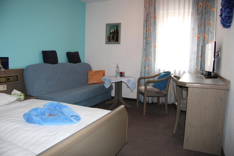Bedroom 2, Hotel am Schloss Neuenstein, Hohenlohekreis