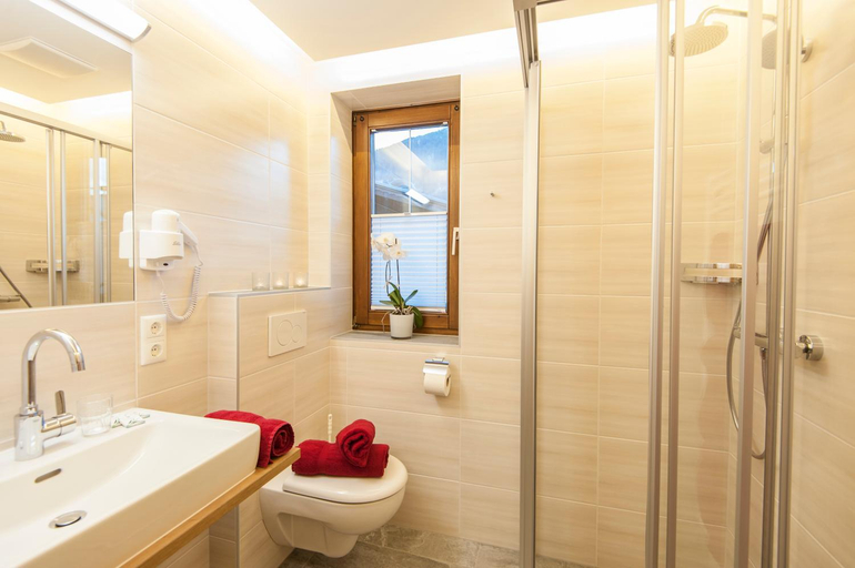 Bathroom 3, Landhaus & Appartementhaus Haussteiner, Sankt Johann im Pongau