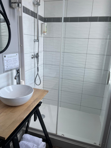 Bathroom 3, Hotel Bellevue, Landes