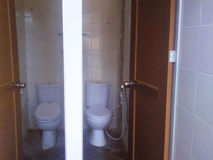 Bathroom 10