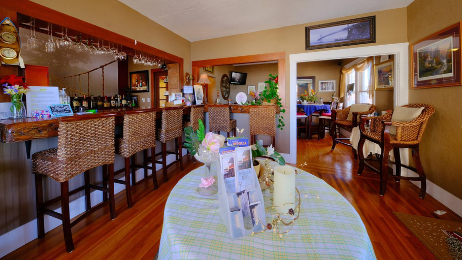 Others 3, Shorelight Inn, Solano