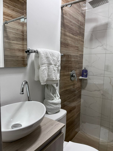 Bathroom, Hotel Granada Suites Deluxe, Santiago de Cali