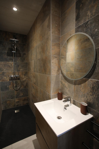 Shower 3, L'Atelier 57 - Votre meuble authentique !, Jura