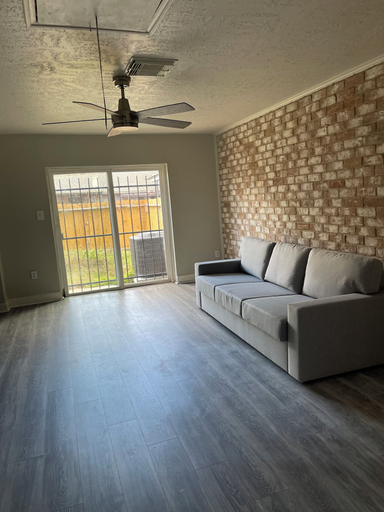 Others 3, 12371 Sharpview Dr, Houston