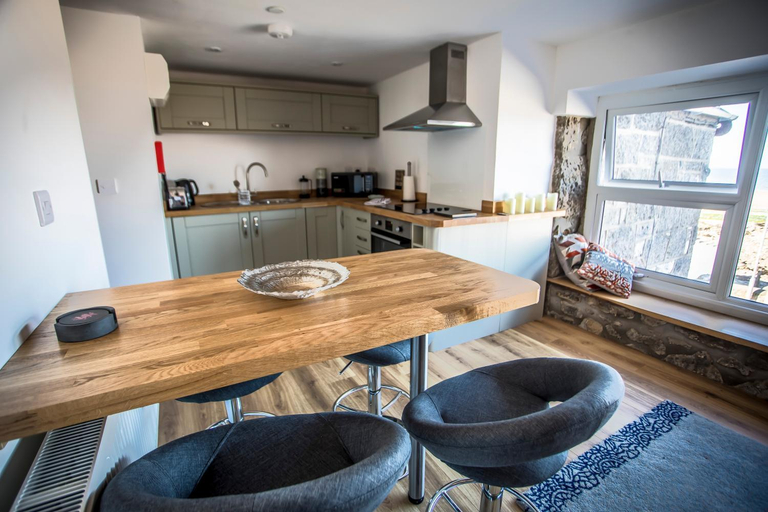 Kitchen 2, Waters Edge Holiday Apartments, Anglesey